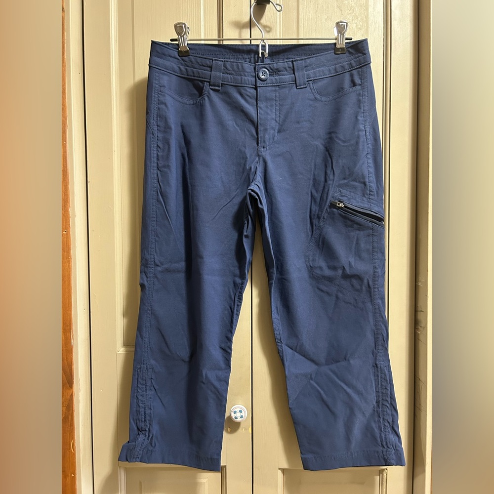 Eddie Bauer Capri with zipper pocket size 4